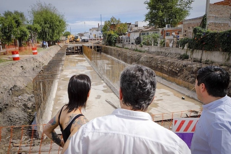Quilmes: Mendoza y Nardini recorrieron obras hidráulicas en Bernal Oeste