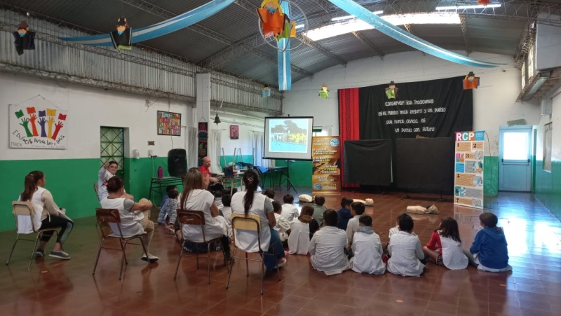 Lobería: Dictan charlas de prevención para un "verano seguro" en colegios primarios