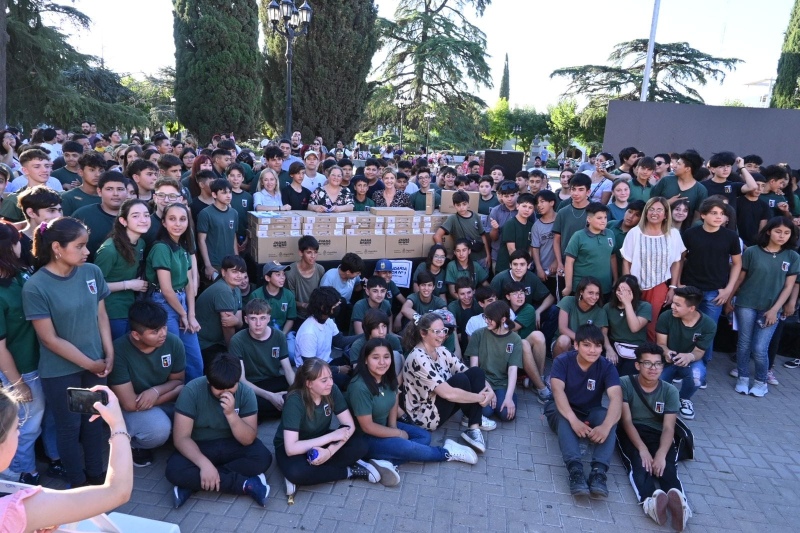 Cañuelas: Se entregaron más de 800 netbook a estudiantes de Educación Secundaria