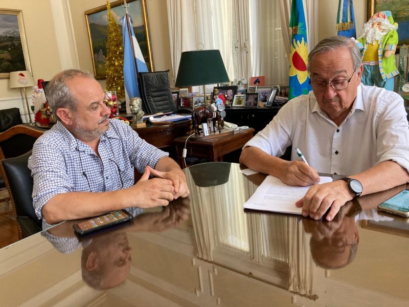 Tandil: Firman el contrato para la construcción de los consultorios externos del Hospital Santamarina