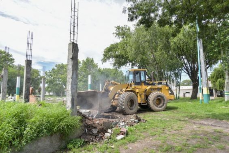 Mar del Plata: Se demolió una construcción abandonada y construirá un playón deportivo