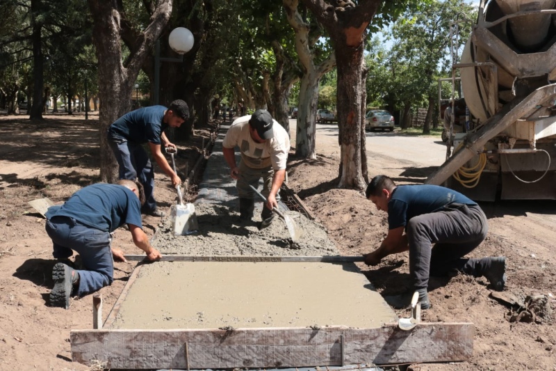 25 de Mayo: El Municipio lleva adelante trabajos de renovación de plazas y plazoletas