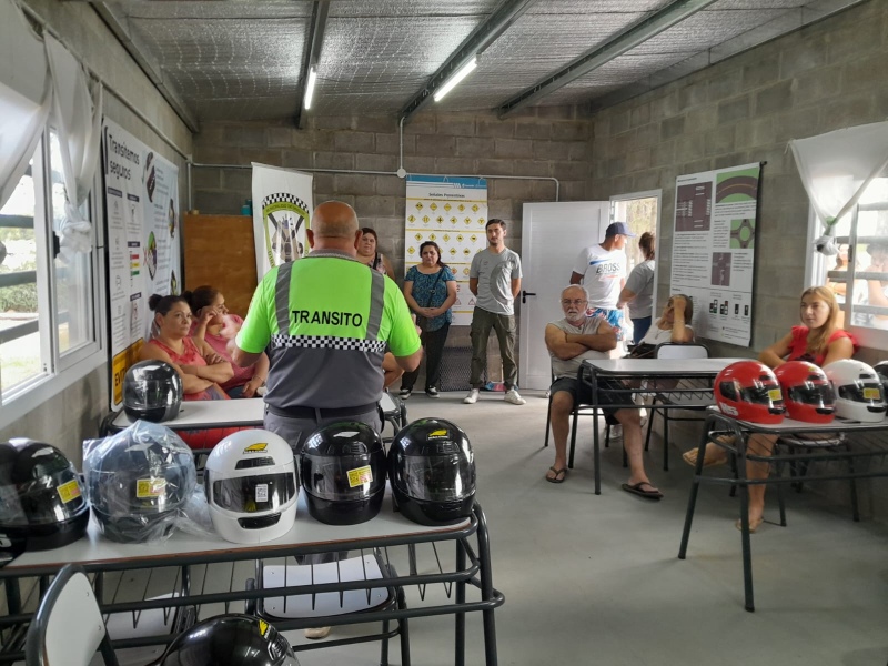 Chivilcoy: La Dirección de Tránsito realizó una nueva entrega de cascos