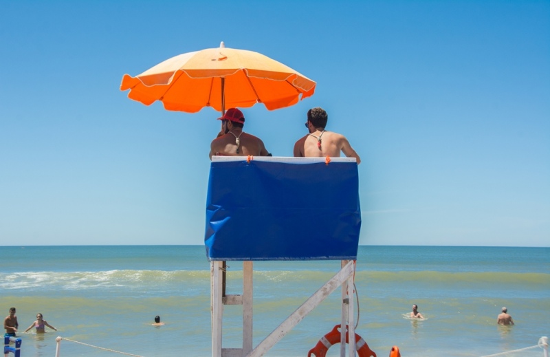La Costa: Código de banderas y consejos útiles para disfrutar de la playa