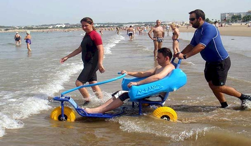 La Costa: El Municipio ofrece sillas anfibias de forma gratuita para personas con discapacidad motriz