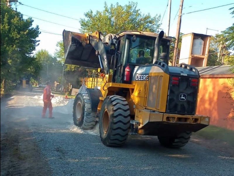 La Plata: Continúan los trabajos de pavimentación en City Bell