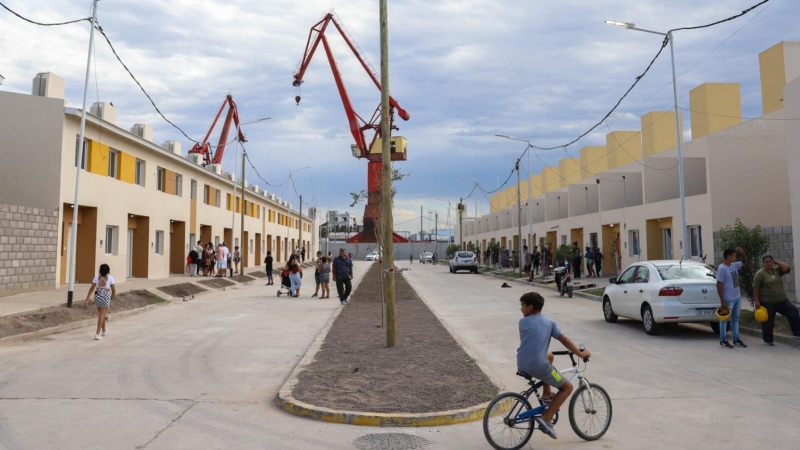Avellaneda: Se entregaron nuevas viviendas para familias de Isla Maciel