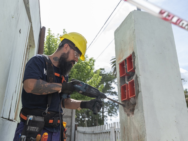 General Madariaga: Realizan obras de mejoramiento eléctrico en hogares del barrio Belgrano