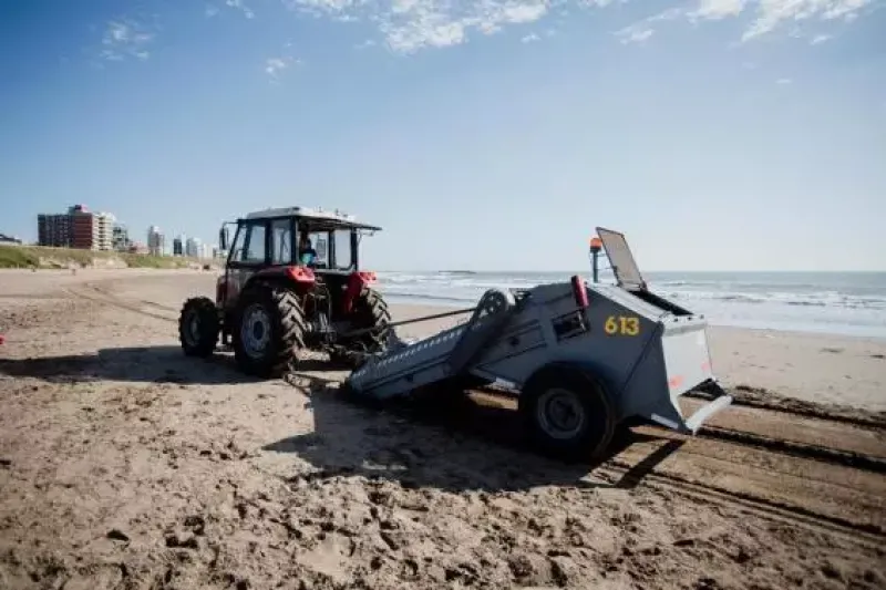 Mar del Plata: El Municipio realiza tareas de limpieza y rastrilla a diario más de 50 hectáreas de playas públicas