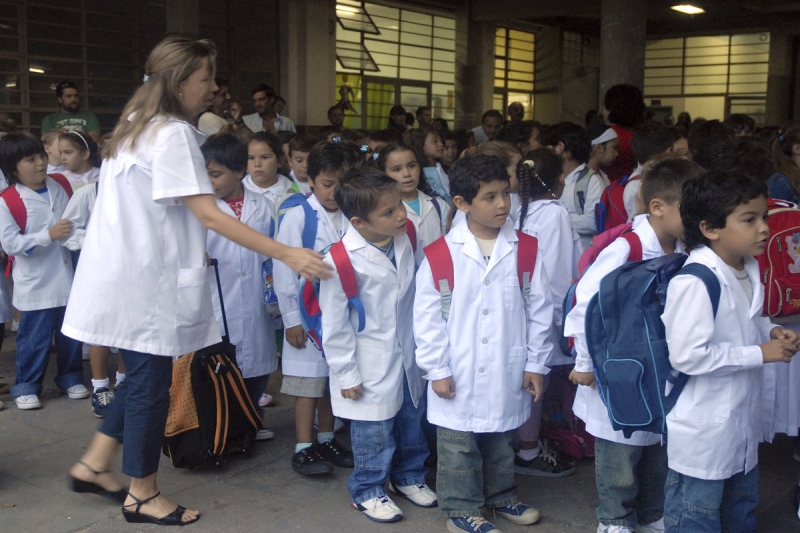Más de 1500 escuelas bonaerenses incorporan una hora más de clase