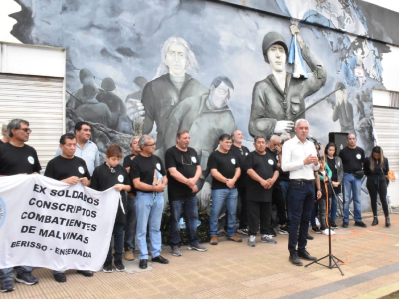 Berisso: Se realizó un acto en homenaje a los veteranos y caídos en la Guerra de Malvinas organizado por el CEVECIM