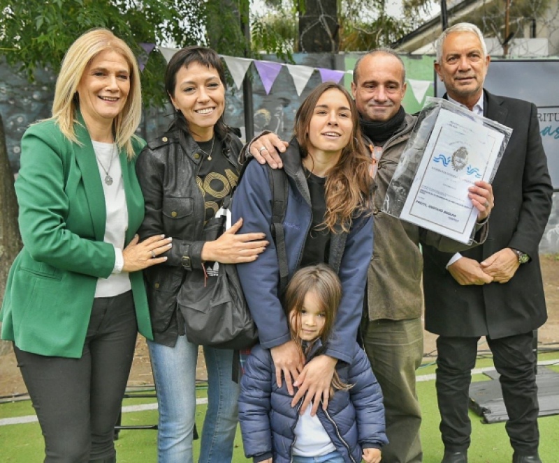 Quilmes: La Provincia entregó 266 escrituras sociales a familias del distrito