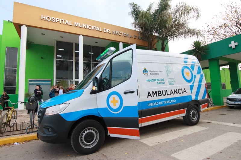 Kreplak entregó nuevas ambulancias en Las Heras y Marcos Paz