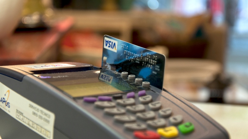 La AFIP extiende hasta fin de año los reintegros por compras con tarjeta de débito