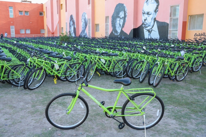 Avellaneda: Se entregaron bicicletas a niños y niñas de la ciudad