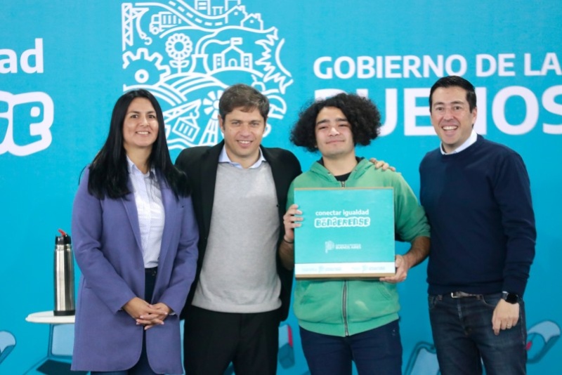 Malvinas Argentinas: Kicillof entregó la computadora 100 mil del programa Conectar Igualdad Bonaerense