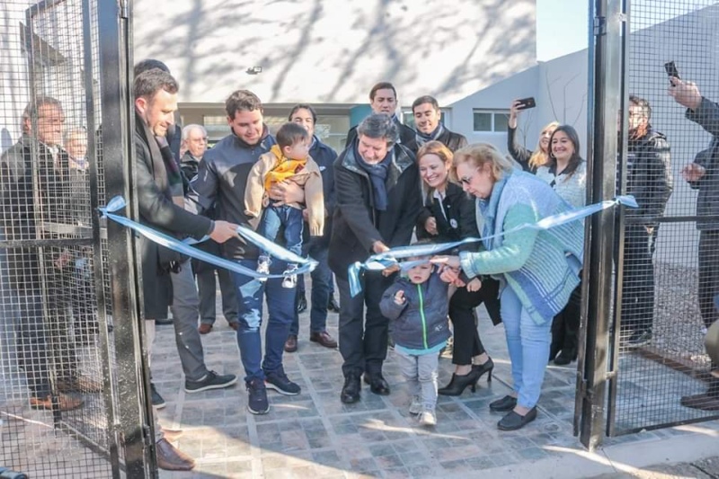 25 de Mayo: Sileoni y Ralinqueo inauguraron el edificio del CEAT N°571