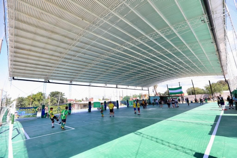 Esteban Echeverría: Avanza la construcción de techos parabólicos en entidades deportivas