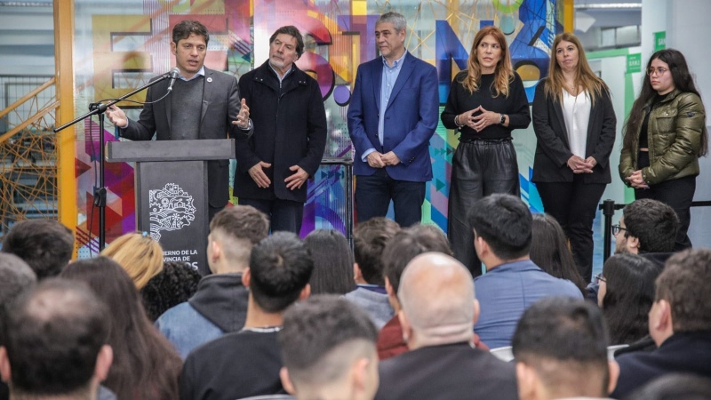 Avellaneda: Axel Kicillof inauguró un nuevo edificio educativo