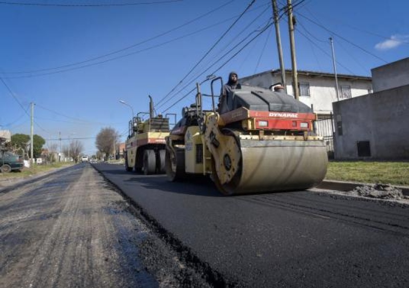 Mar del Plata: Avanzan los trabajos de repavimentación en cuatro barrios del distrito