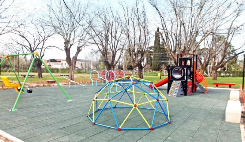 La Plata: Renovaron el patio de juegos de la plaza Nuestra Señora del Carmen de Tolosa