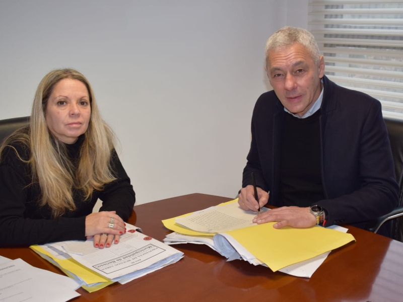 Berisso: El intendente Cagliardi  firmó escrituras de dos sedes sociales de la ciudad