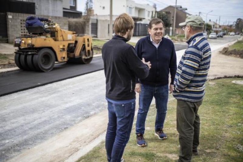 Mar del Plata: Avanzan las obras de pavimentación y cordón cuneta en el barrio Estrada