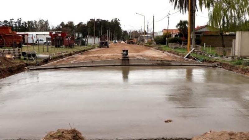 Avanzan las obras de pavimentación en San Cayetano