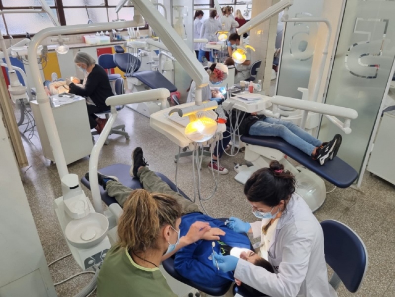 El Gobierno bonaerense entrega 207 sillones odontológicos a Hospitales y CAPS