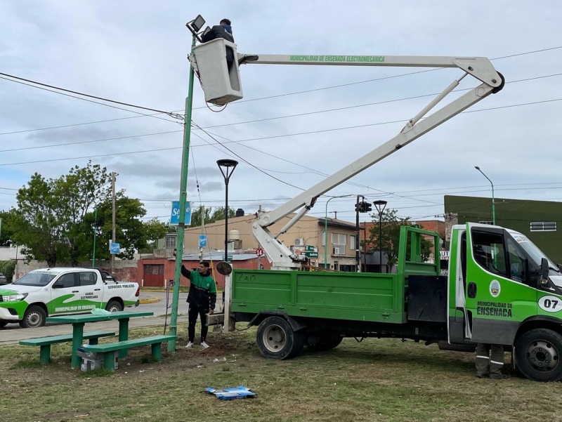 Ensenada: Se realizan trabajos de puesta en valor de los espacios públicos en el Barrio 5 de Mayo