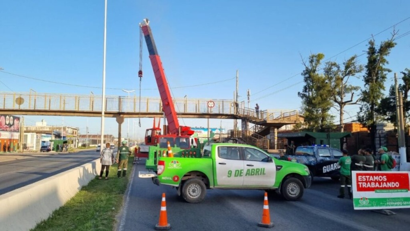 Esteban Echeverría: Repararon dos puentes peatonales sobre el Camino de Cintura 