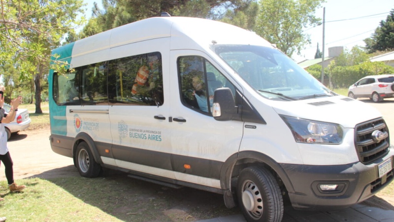 Monte Hermoso: Entregaron un nuevo transporte para la Escuela Especial