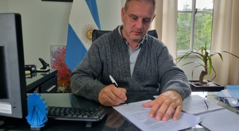 Madariaga: Santoro firmó la licitación para la compra de mil toneladas de polvo de piedra