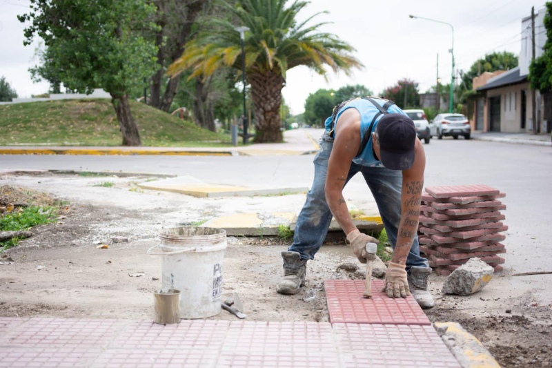 Ensenada: Continúan los trabajos en la Plaza Che Guevara de Mosconi