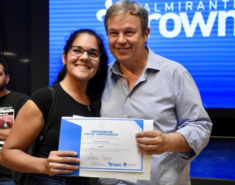 Almirante Brown: Entregaron certificados de capacitaciones del programa "Empleo Independiente"