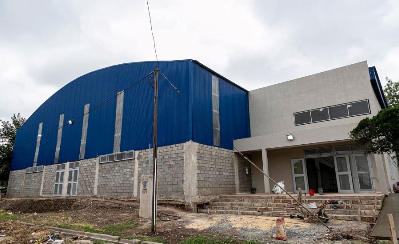 Almirante Brown:  El Municipio concreta obras de mantenimiento, refacción y ampliación en escuelas
