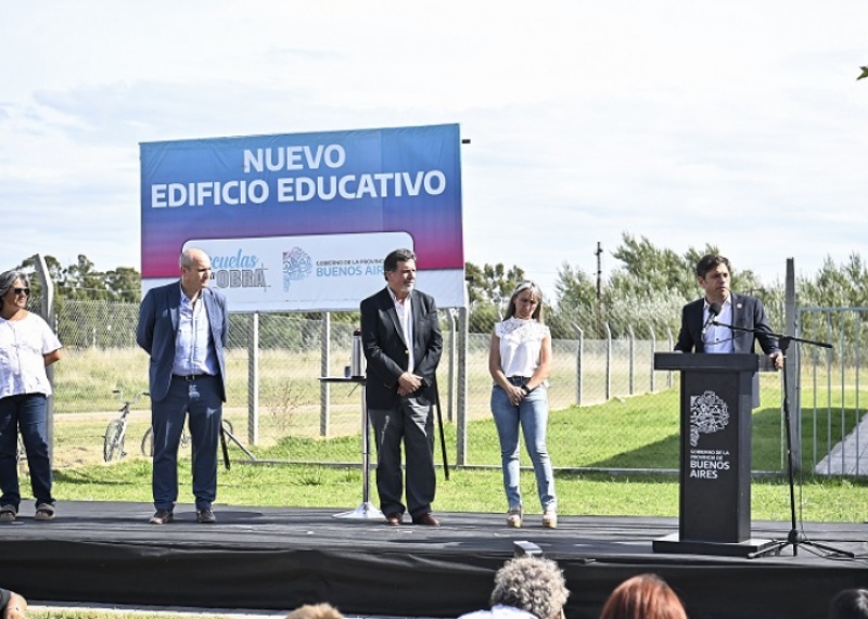 La Madrid: Kicillof inauguró la obra de ampliación de la Escuela Secundaria N°2