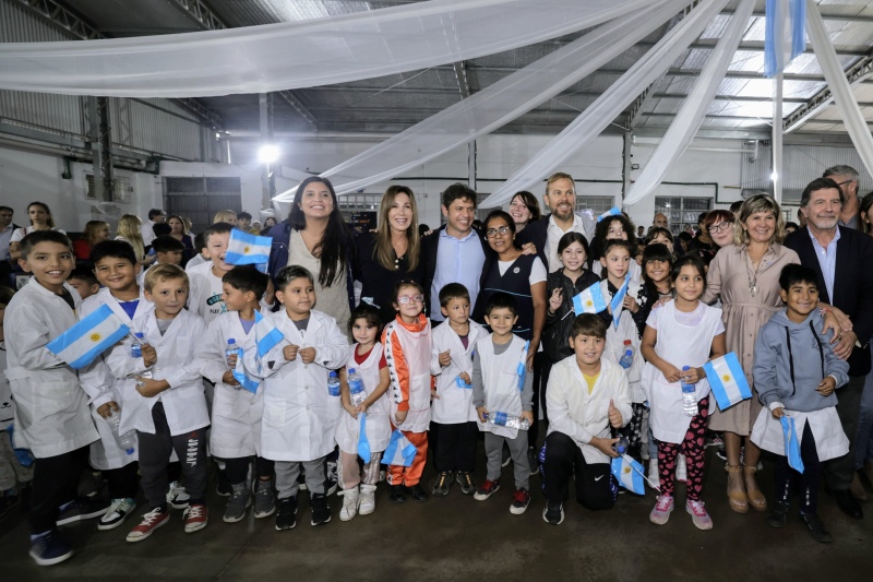 Ezeiza: La Provincia inauguró el nuevo edificio de la Escuela Secundaria N°8