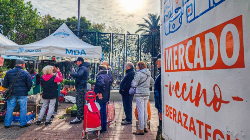 Berazategui: La feria municipal "Mercado Vecino" llega a la Plaza Rigolleau