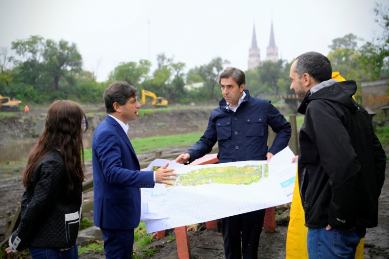 Luján: Axel Kicillof recorrió los avances de las obras del Río Luján