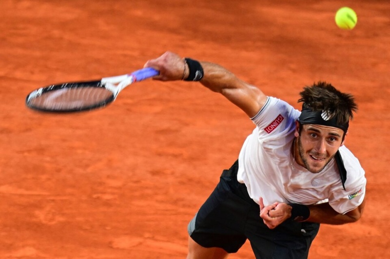 Roland Garros: Etcheverry se mide ante Zverev por un lugar en las semifinales